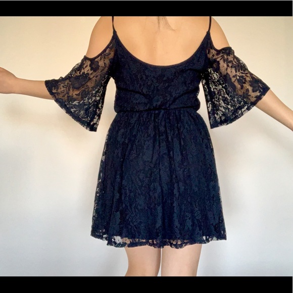 Hollister navy lace mini cold shoulder dress sz S - Picture 3 of 8